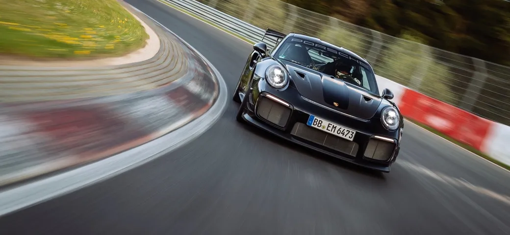 Porsche 911 GT2 RS by Manthey: è l'auto stradale più veloce al Nurburgring