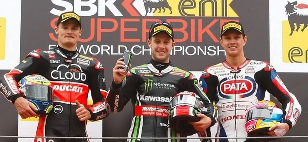 SBK Assen 2015: Rea vince anche Gara-2 su Davies e Van der Mark [Foto]