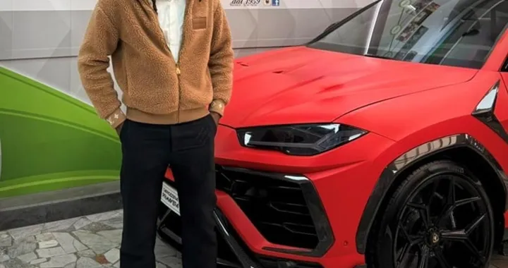 Il campione del Napoli svela la Lamborghini Urus: colore sgargiante
