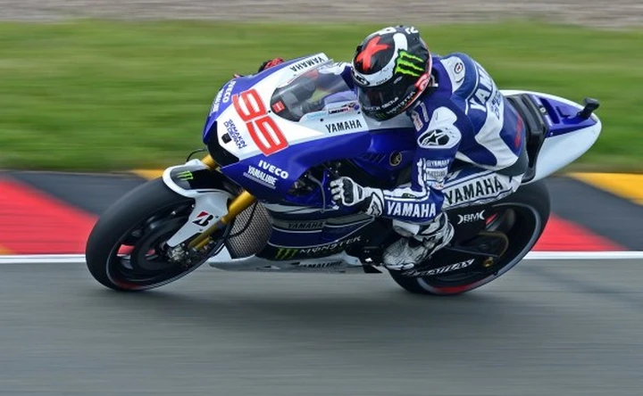 Jorge Lorenzo subito davanti nelle FP1 del Sachsenring braccato da Pedrosa e Rossi