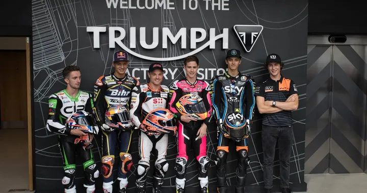 Moto2: i piloti visitano la fabbrica Triumph