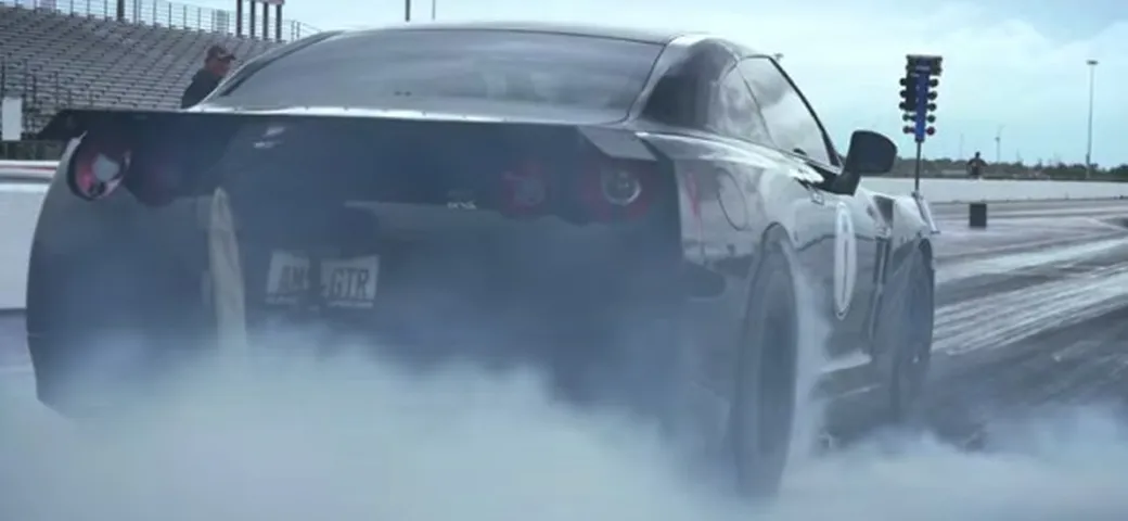Nissan GT-R: nuovo record sul quarto di miglio