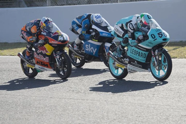 Moto3 Montmelò, pole-beffa di Binder su Antonelli. Bulega, Bastianini, Bagnaia, Fenati nella top ten