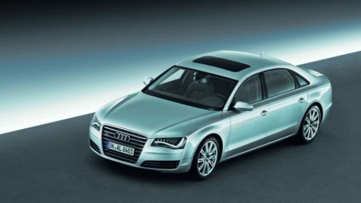 Audi A8 L: foto ufficiali e dati tecnici sul nuovo propulsore W12 FSI