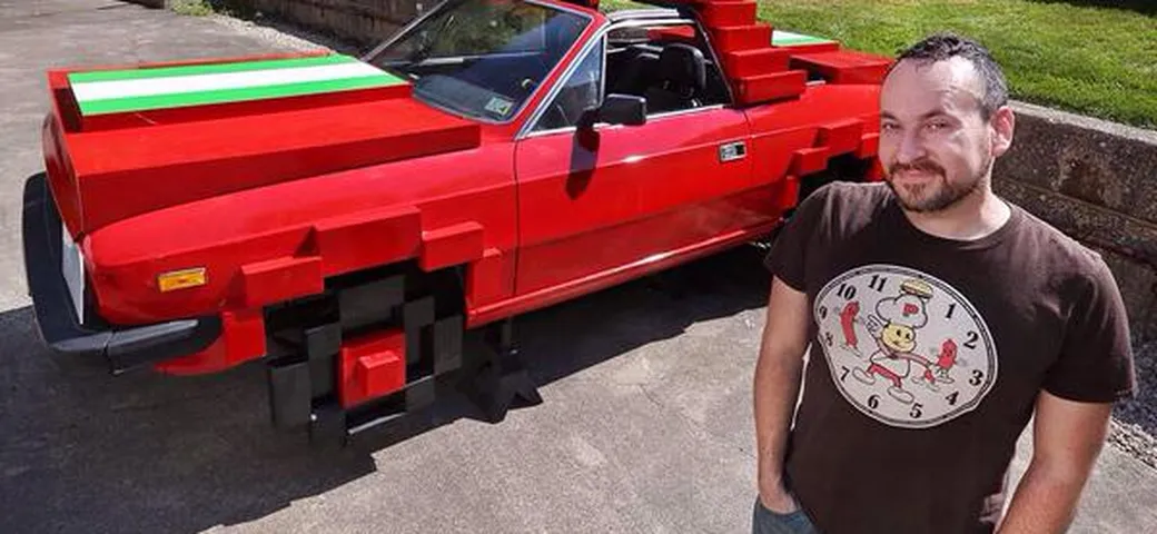 Una Lancia Beta (pixelizzata) per giocare a Pole Position