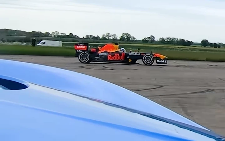 Sfide impossibili: Bugatti Chiron vs Red Bull F1, chi vincerà? [Video]