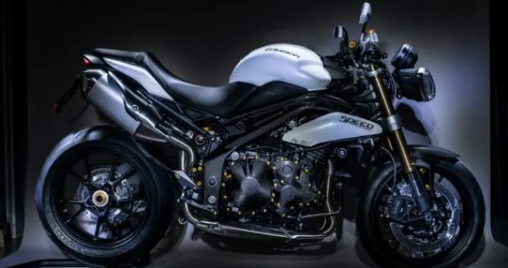 Triumph Speed Triple 1050 by LighTech