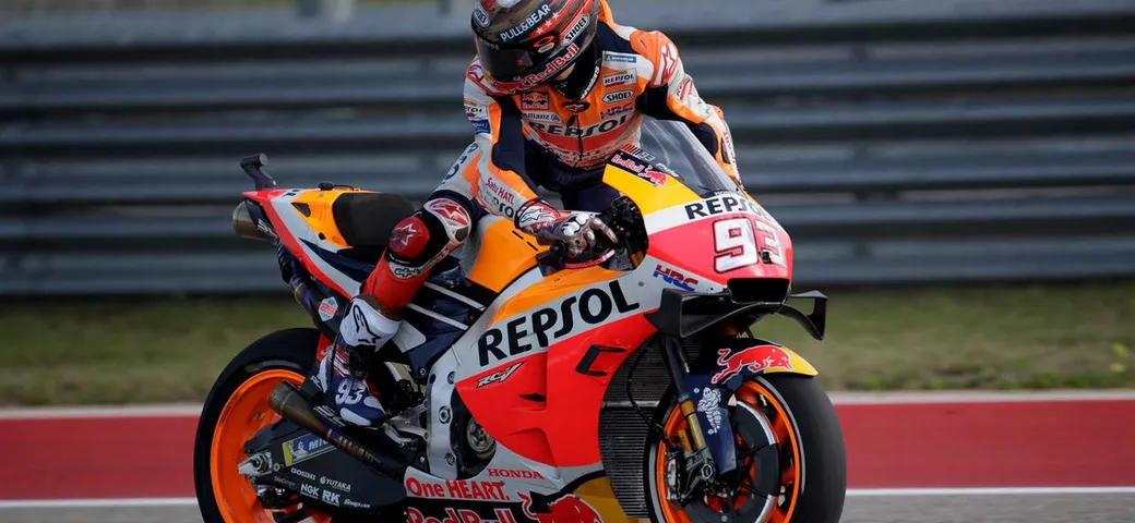 MotoGP, lo “sceriffo” Marquez detta legge. Rossi non molla. Dovi, gran rimonta?