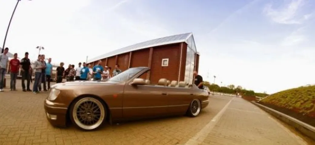 Video: come trasformare in cabriolet una Lexus LS400