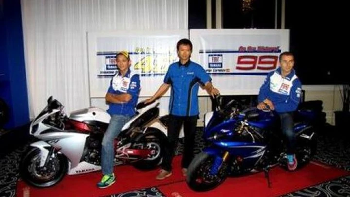 Rossi e Lorenzo turisti per caso a Tokio con la Yamaha