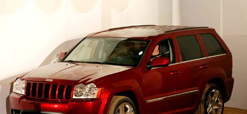 Jeep Grand Cherokee SRT8: il SUV che ha sfidato Porsche e Ferrari