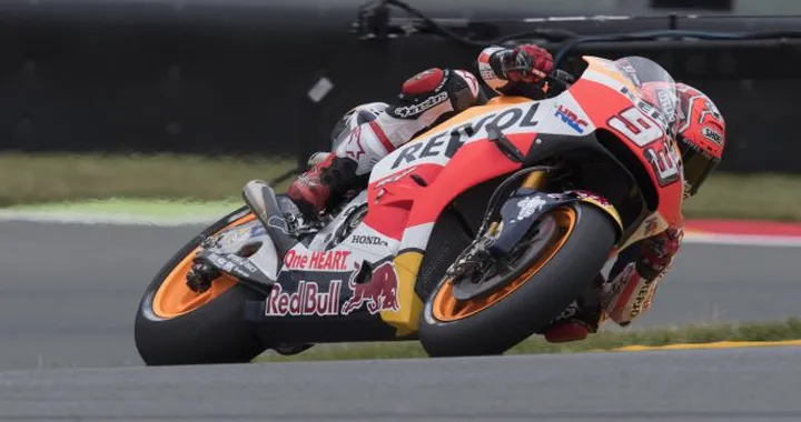 MotoGP, è un “gioco” fra Marquez e Rossi. Lorenzo in .... confusione?