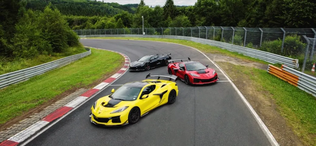 La regina americana al Nürburgring: nuovo record sull’Inferno Verde