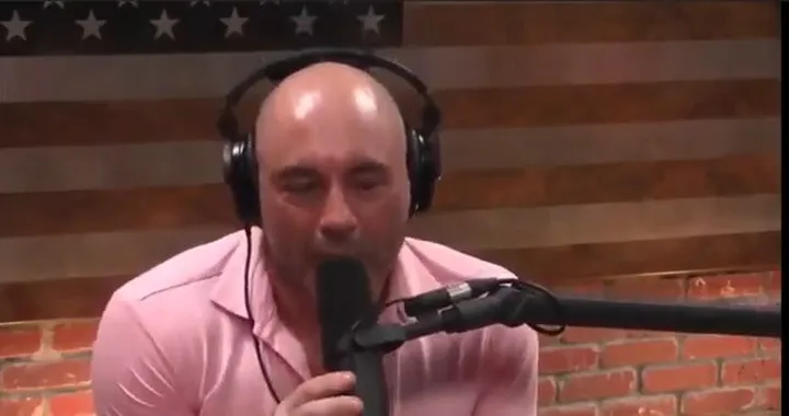 Elon Musk fuma marijuana in diretta