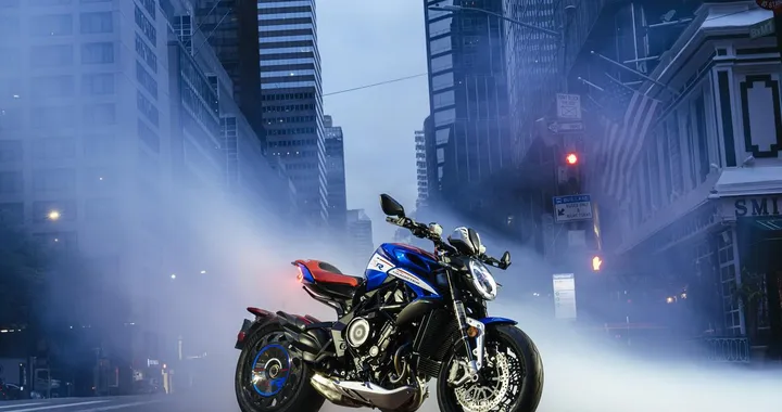 MV Agusta Dragster RR SCS America: debutta la nuova speciale moto in soli 300 esemplari [FOTO]