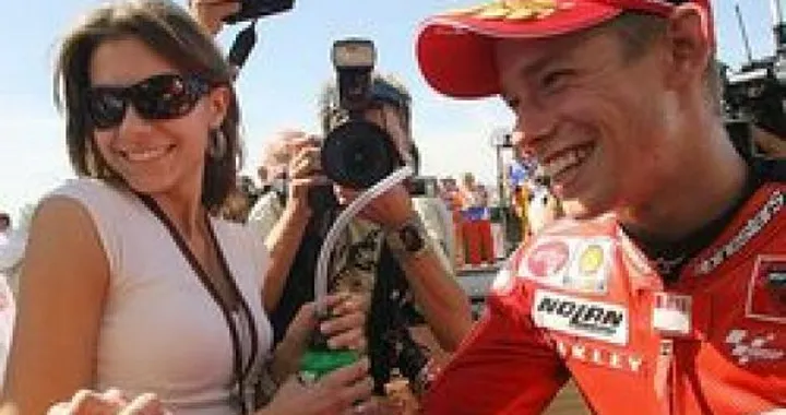 Casey Stoner: "In cinque all'attacco di Valentino Rossi"