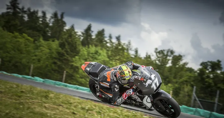KTM continua il suo sviluppo a Brno