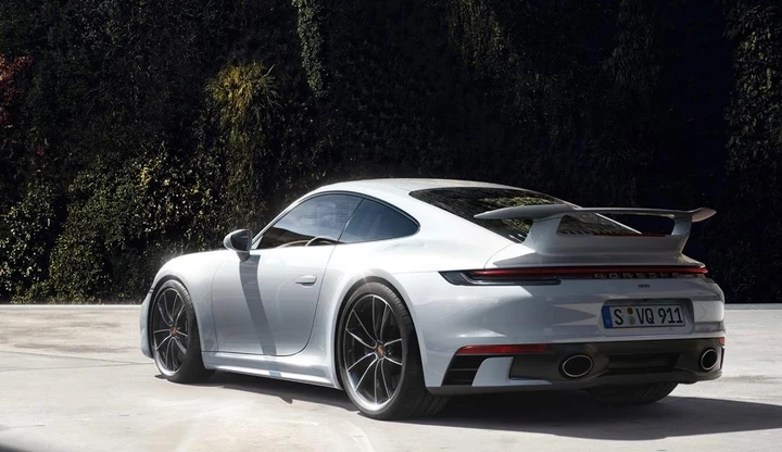 Porsche 911: kit ufficiali per personalizzare la 992