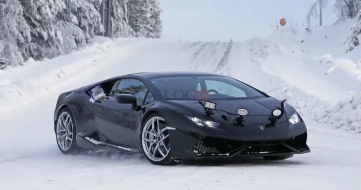 Lamborghini Huracan Superleggera: foto spia