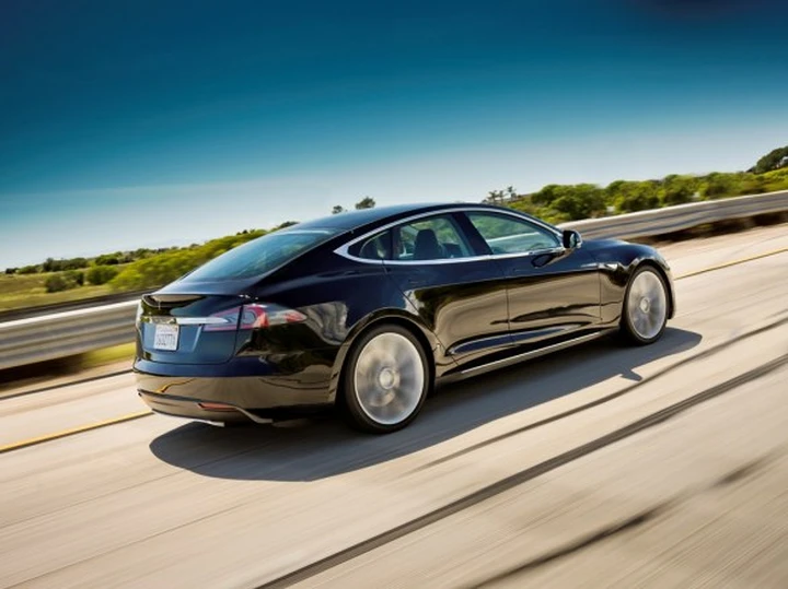 Tesla pensa ad una fabbrica in cui costruire le sue batterie