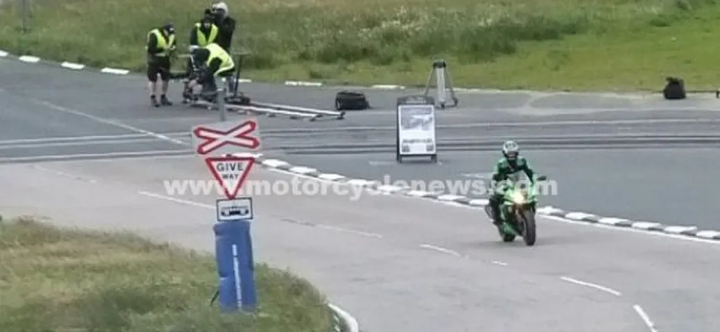 Kawasaki ZX-6R: la nuova versione 2013 'spiata' su un set fotografico