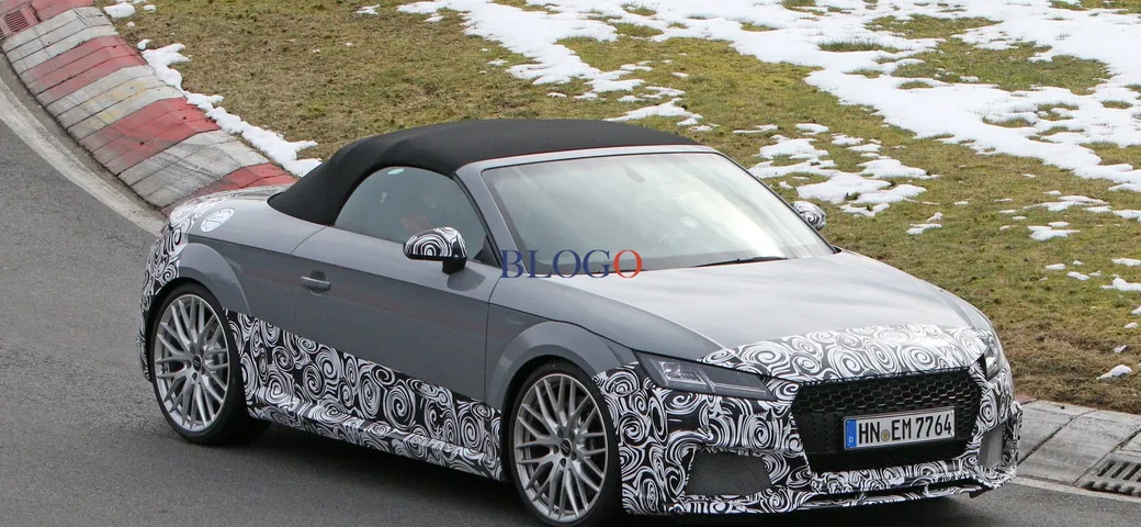 Foto spia Audi TT-RS Roadster