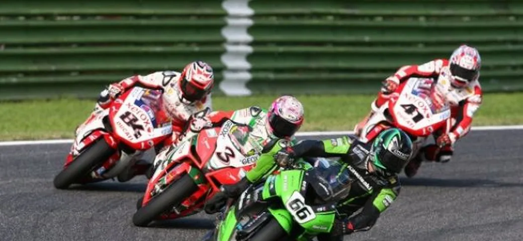 WSBK a  Magny Cours: Biaggi, Badovini e Guarnoni già campioni. Duello Sofuoglu - Laverty per il titolo in Supersport