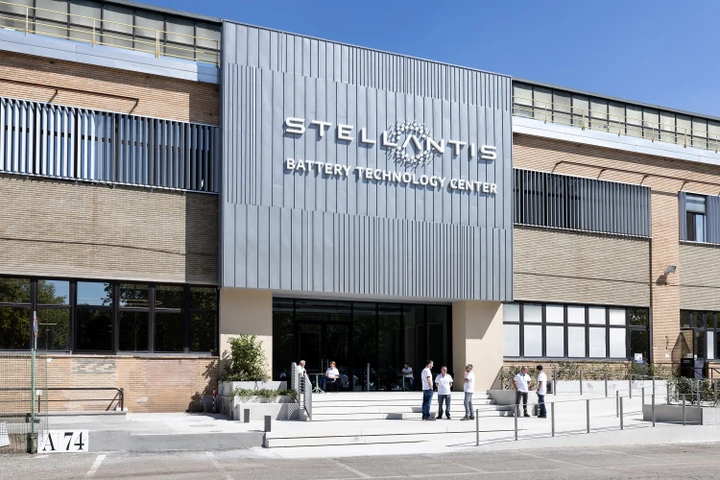 Stellantis ha inaugurato a Mirafiori il suo primo “Battery Technology Center” in Italia