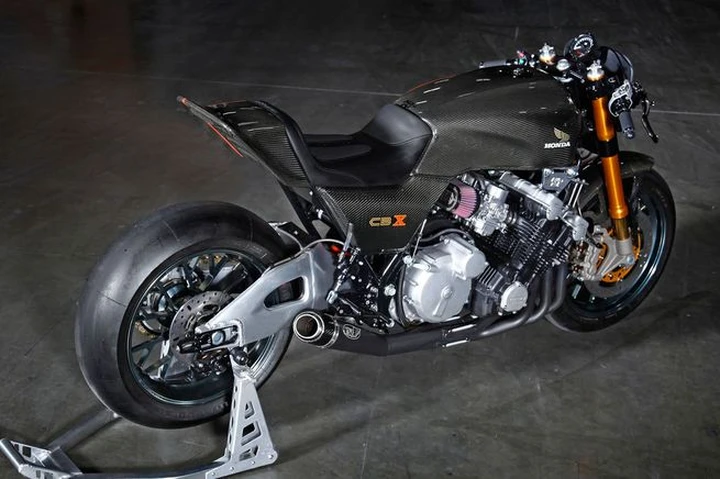 Honda CB-: la superbike a 6 cilindri di Nick O'Kane