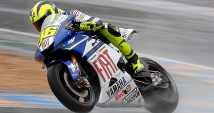 "Due dita sotto il cielo", ascoltate la canzone che Lucio Dalla ha dedicato a Valentino Rossi