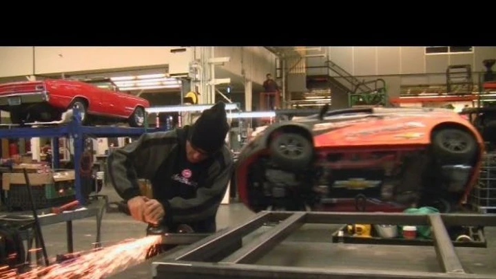 Video: Chevrolet Aveo stunt su 2 ruote