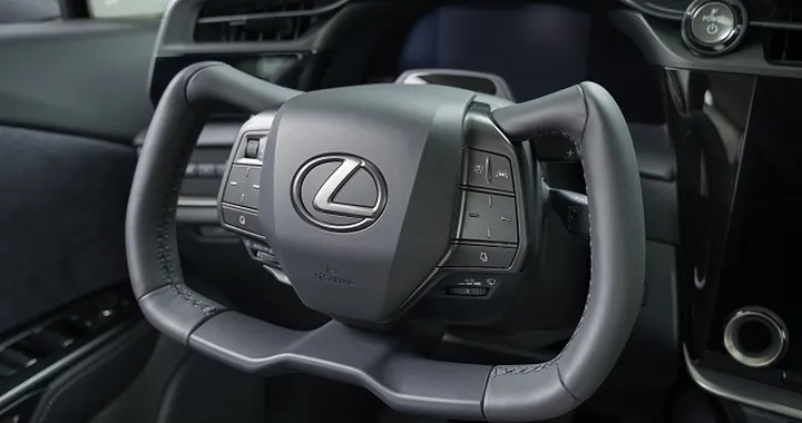 Cina, non solo maniglie a scomparsa: divieto per il volante a cloche