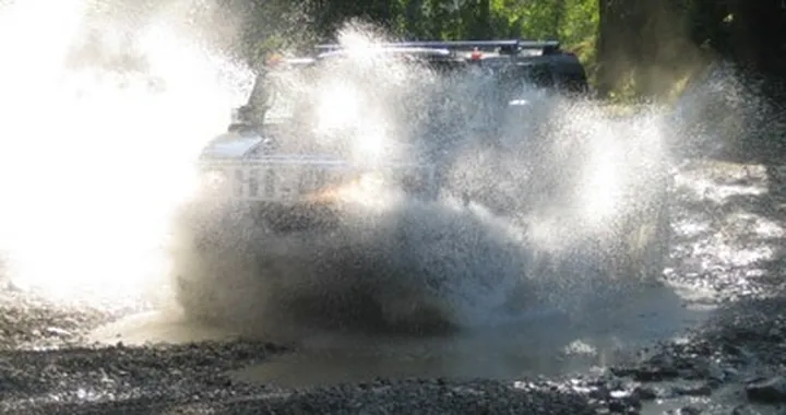 Prova Hummer H2: lavaggio e pieno....