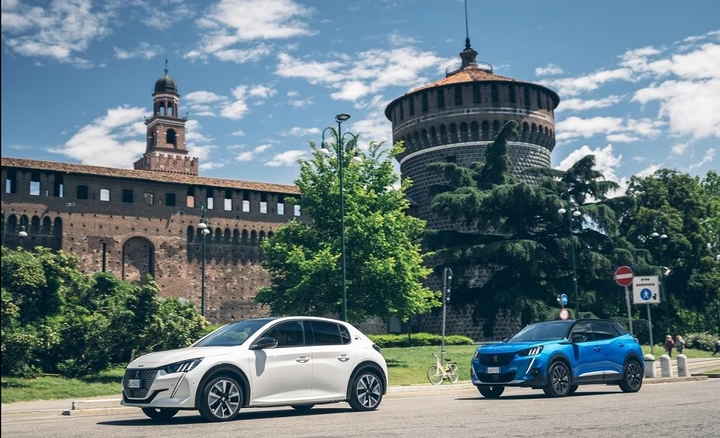 Peugeot e-208 ed e-2008: con le elettriche di Sochaux alla scoperta della Milano di Leonardo