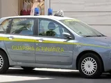 Taxi abusivi a Napoli, sequestri e multe per oltre 73 mila euro