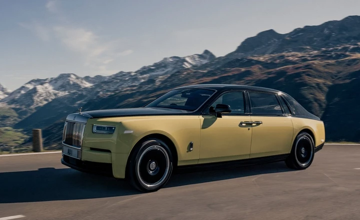 Rolls-Royce Phantom Goldfinger: l’omaggio dorato a James Bond