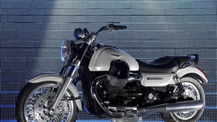 Foto ufficiali della Nuova Moto Guzzi California e V7 Scrambler