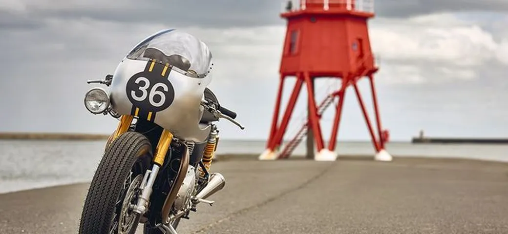 Triumph Thruxton R, quando è Barbour a vestirla