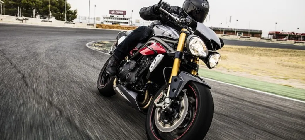 Triumph Street Triple 765: nuove foto spia