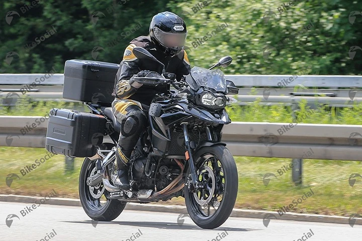 Foto spia della prossima BMW F 700 GS