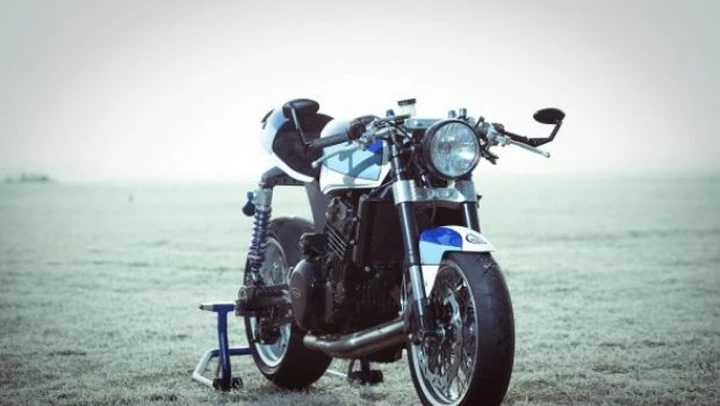 Italian Factory Bike: Special Triumph T301 - PC6