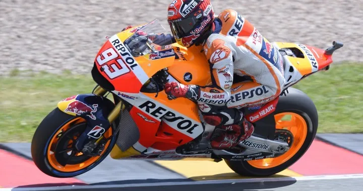 MotoGP Sachsenring, qualifiche marcate Honda con Marquez in fuga. Rossi “fatica”