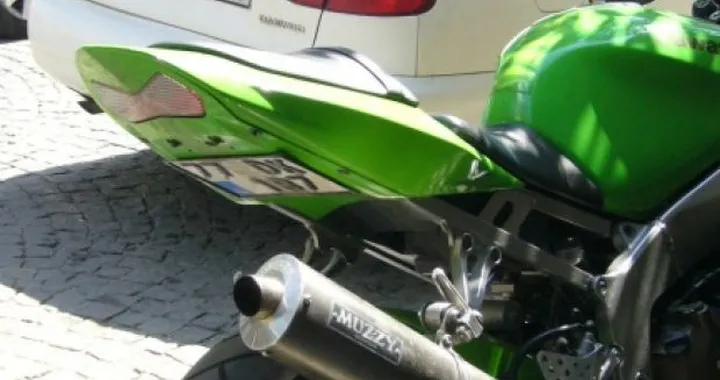 Foto del giorno:  targa un tantino fuorilegge