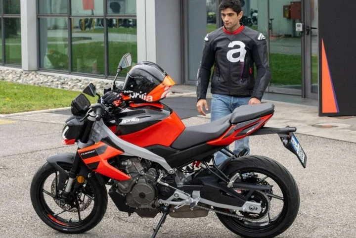 Jorge Martin, il campione fermo ai box ma in prima fila per Aprilia Tuono 457