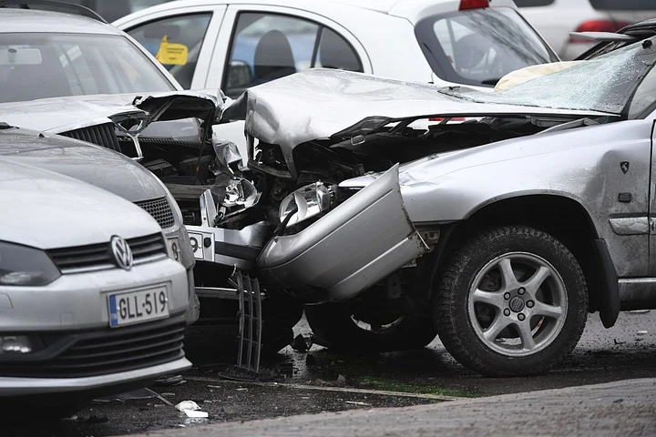 Sicurezza stradale: meno incidenti ma più morti