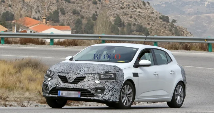 Renault Megane: foto spia del facelift