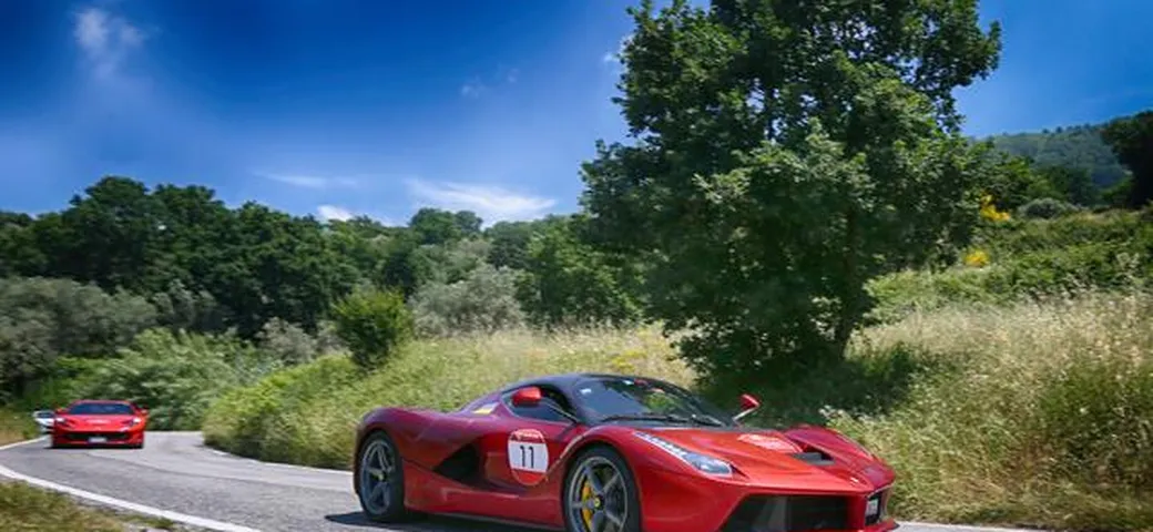 Ferrari Cavalcade 2019 in Campania: festa rossa [Video]