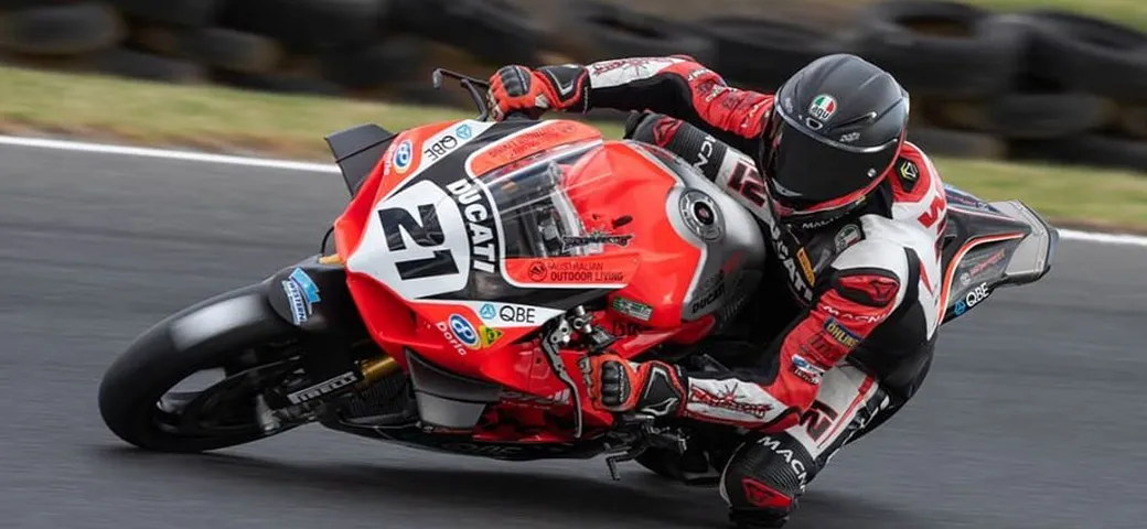 ASBK Phillip Island: Troy Bayliss va a podio con la Ducati Panigale V4R