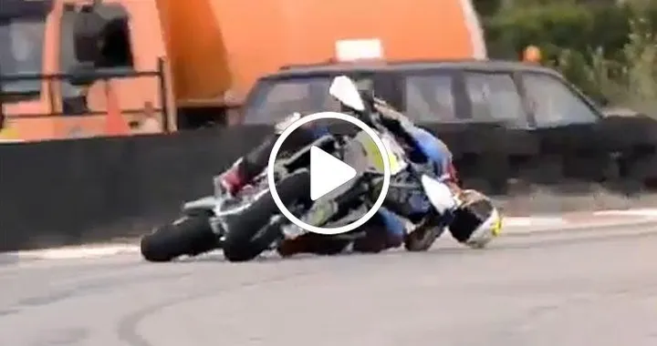 Joan Mir, numeri da circo con la supermotard [Video]