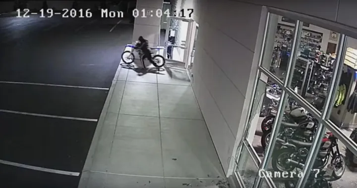 Furto di moto da una concessionaria Yamaha di Las Vegas [Video]